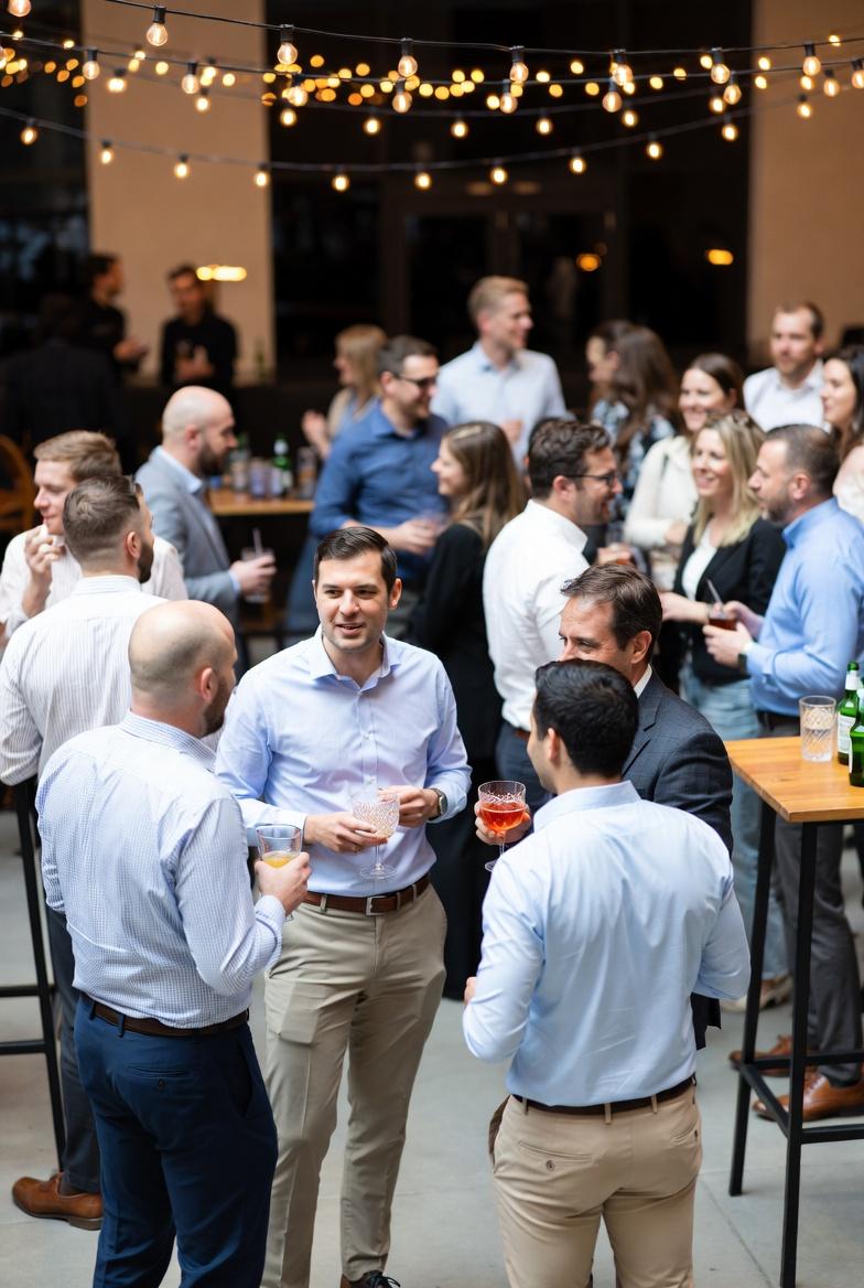 Year-end celebrations, team milestones, and seasonal gatherings with a tailored bar experience.