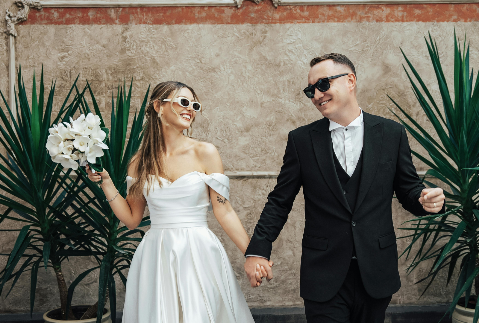 Wedding Bar 101: Everything You Need to Know Before You Book